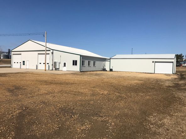 502 S 5th Ave E, De Witt, IA 52742